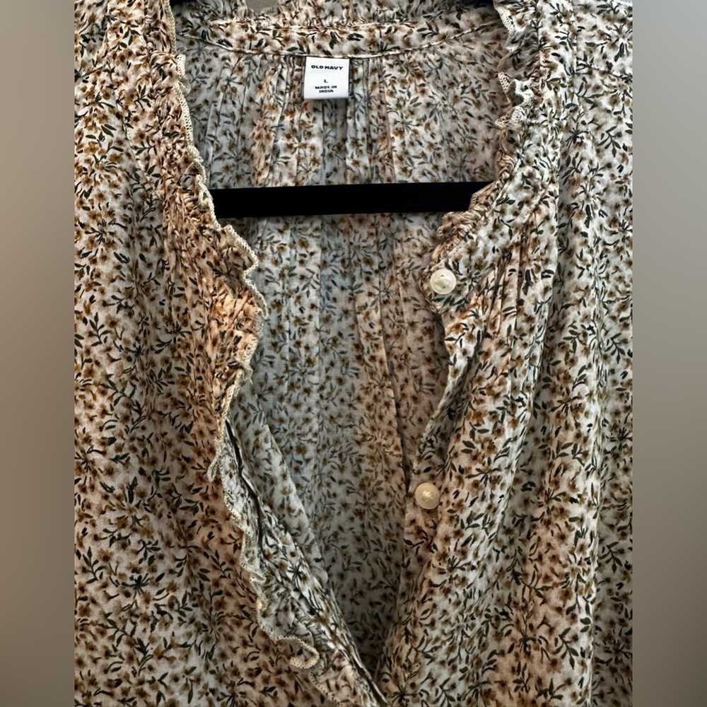 Beautiful blouse - Picture 2 of 3